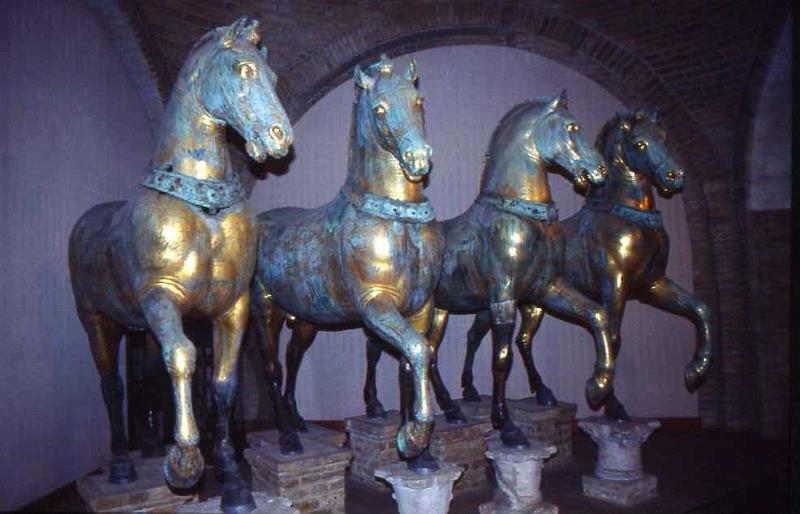 22-I cavalli in bronzo originali,26 marzo 1989.jpg